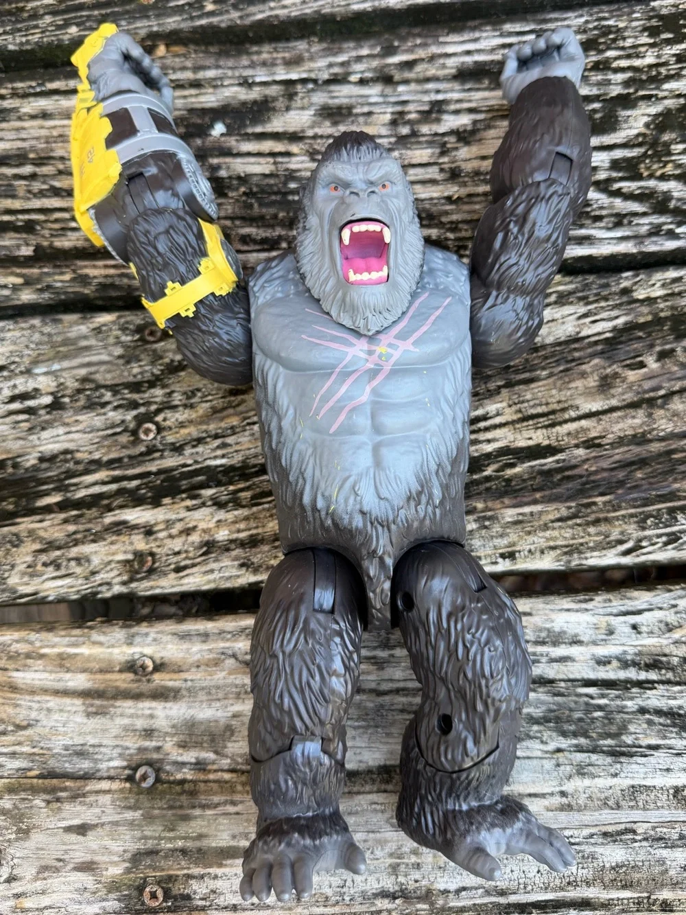 Playmates Godzilla X Kong Movie Giant Kong 11 inch Figure w/B.E.A.S.T Glove A2